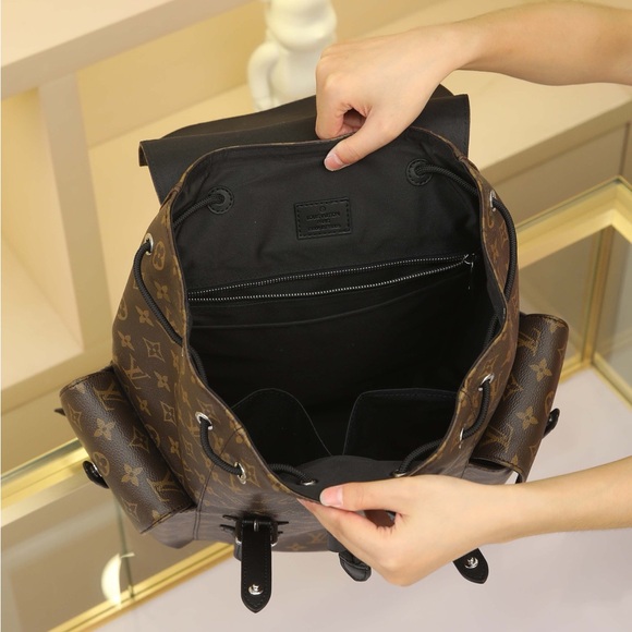 💚 Louis Vuitton Christopher MM Backpack - Picture 6 of 6